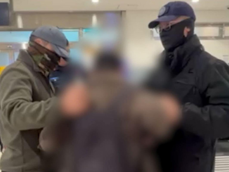 ВИДЕО: Бага насны хүүхдүүдэд бэлгийн харьцаанд орохыг санал болгосон гэх хэрэгт холбогдон эрэн сурвалжлагдаж байсан этгээдийг БНСУ-аас албадан гаргуулж, баривчилжээ