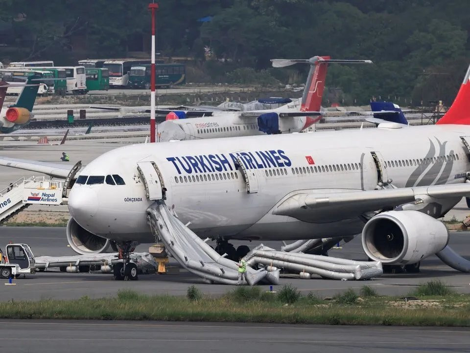 ВИДЕО: Turkish Airlines-ийн онгоц Катмандуд ослын буулт хийж, зорчигчдыг яаралтай нүүлгэн шилжүүлжээ