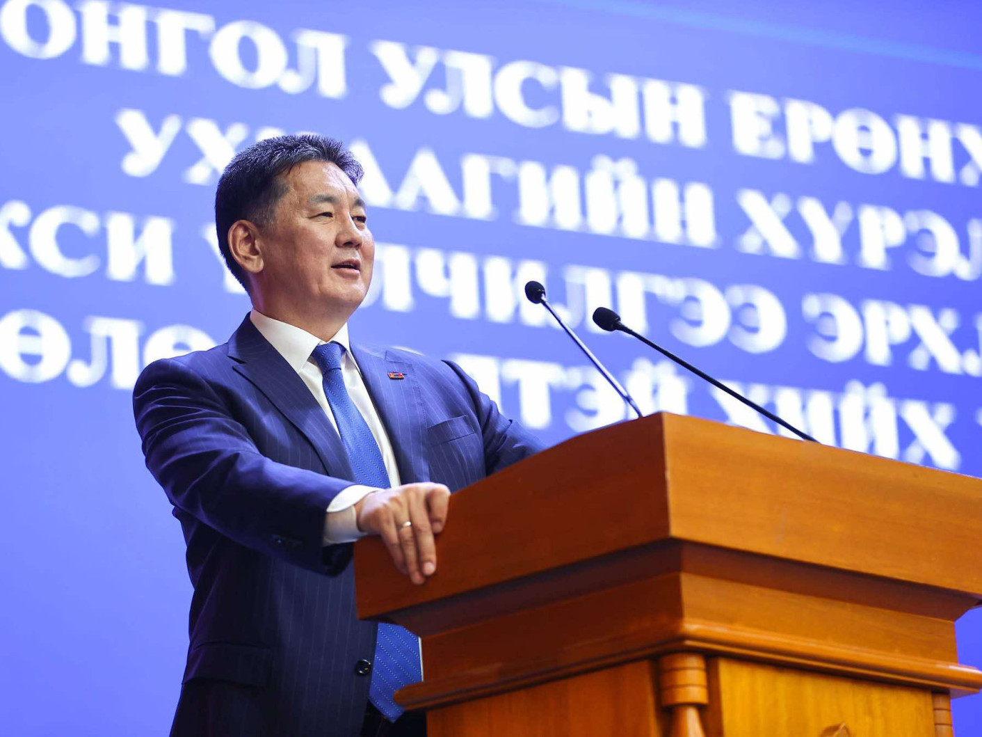 Ерөнхийлөгч У.Хүрэлсүх такси үйлчилгээ эрхлэгчдийн төлөөлөлтэй уулзлаа