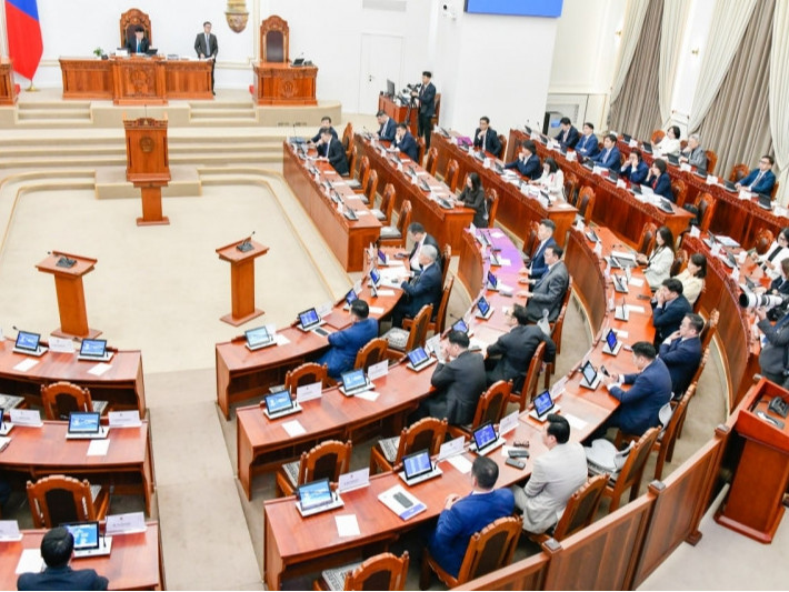 Нэгдсэн төсвийн 2027 оны төсвийн хүрээний мэдэгдэл, 2028-2029 оны төсвийн төсөөллийн тухай хуулийн төслийг эцэслэн баталлаа 