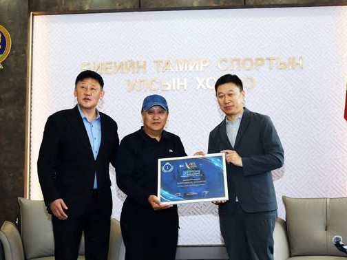 Монголын фото сэтгүүлч С.Энхжаргал “Хүү төрвөл бөх болно” бүтээлээрээ Ази тивийн шилдгээр шалгарчээ