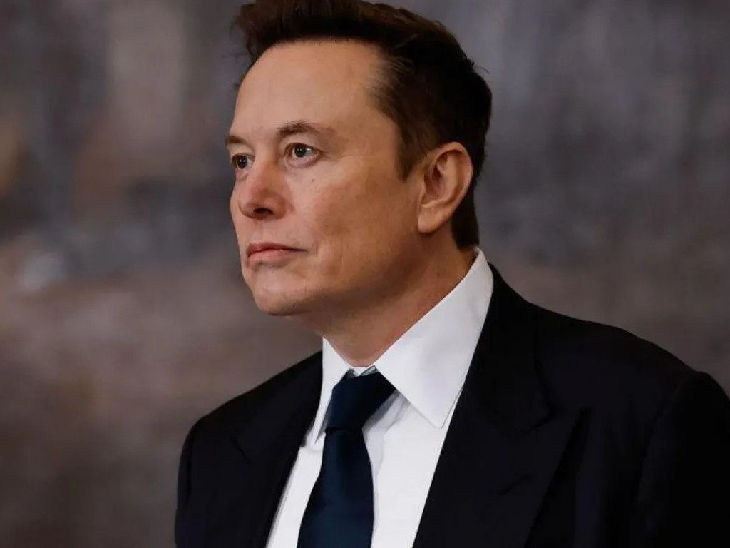 SpaceX компани хувьцаагаа олон нийтэд санал болгосноор Илон Маск дэлхийн анхны их наядтан боллоо