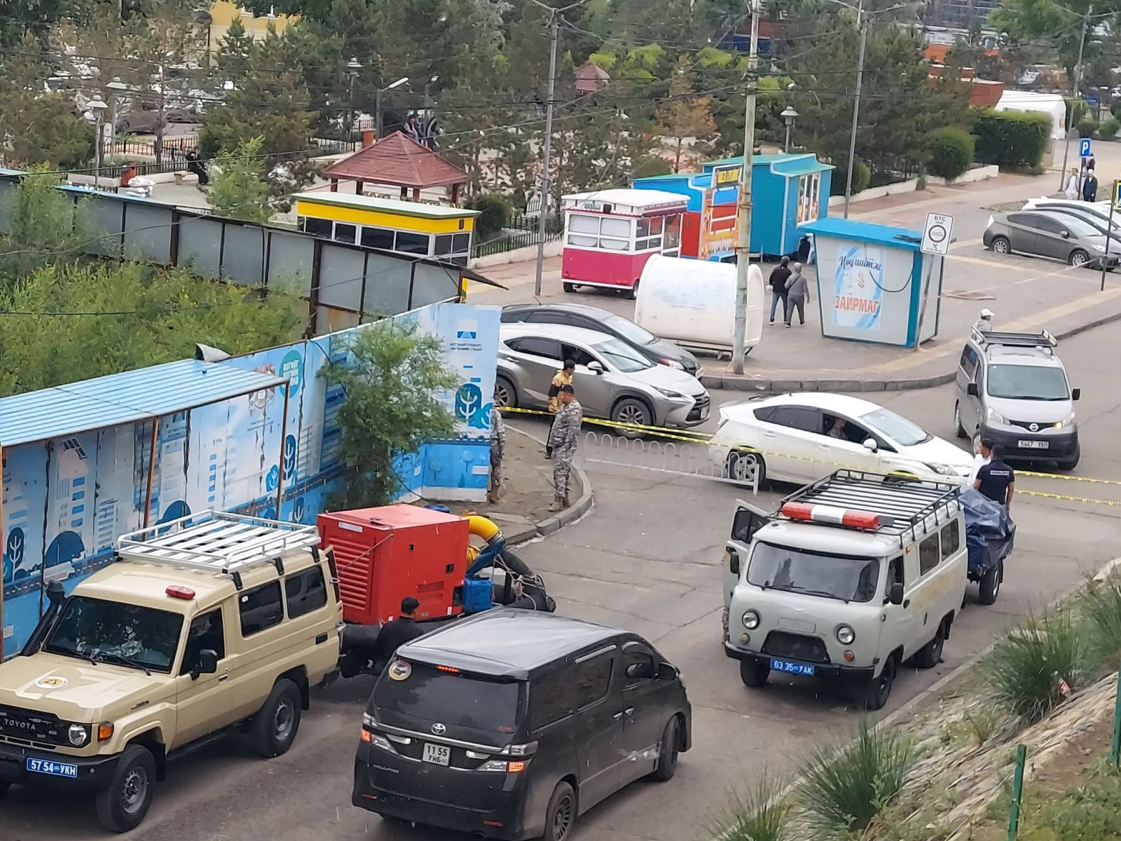 Жуковын хөшөөний арын 6000 ам метр газрын хашааг нийслэлээс буулгаж байна