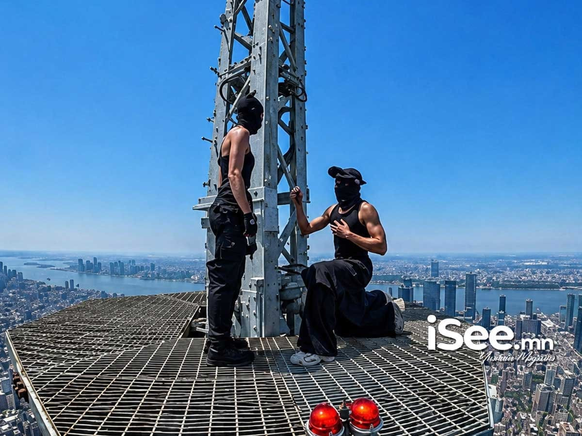 ВИДЕО: Нью Йоркийн алдарт "Empire State Building"-ийн орой дээр гарч, сүй тавьжээ