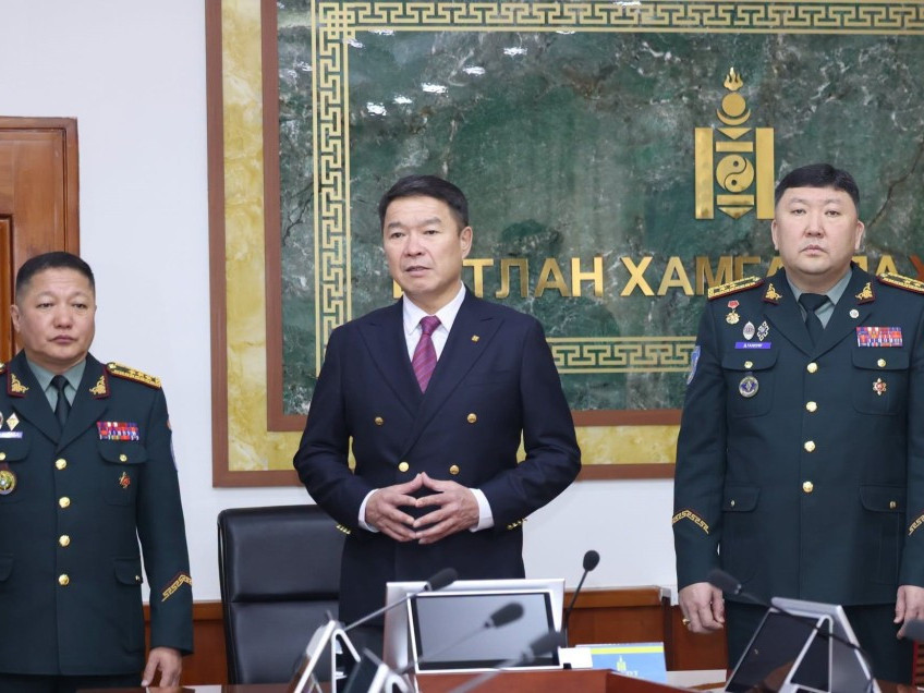 Байнгын асаргаанд байдаг 42 ахмад дайчинд тус бүр таван сая төгрөгийн мөнгөн дэмжлэг үзүүллээ