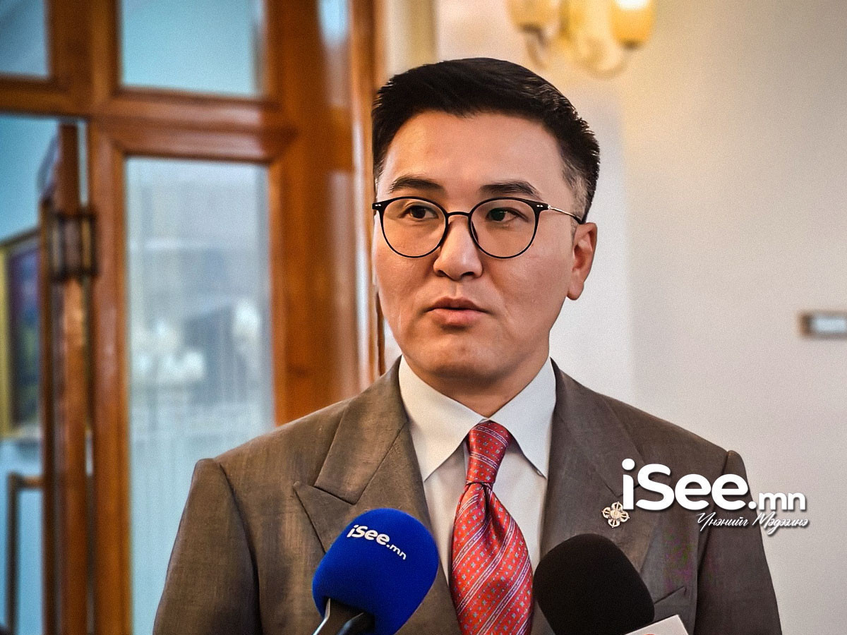 Ч.Лодойсамбуу: Канадаас намын даргаа сошиалаар нүдээд байгаа өмнөх Хотын даргыг авчирч, улсын 500 тэрбум төгрөгийн хохирлыг барагдуулахгүй юмуу 
