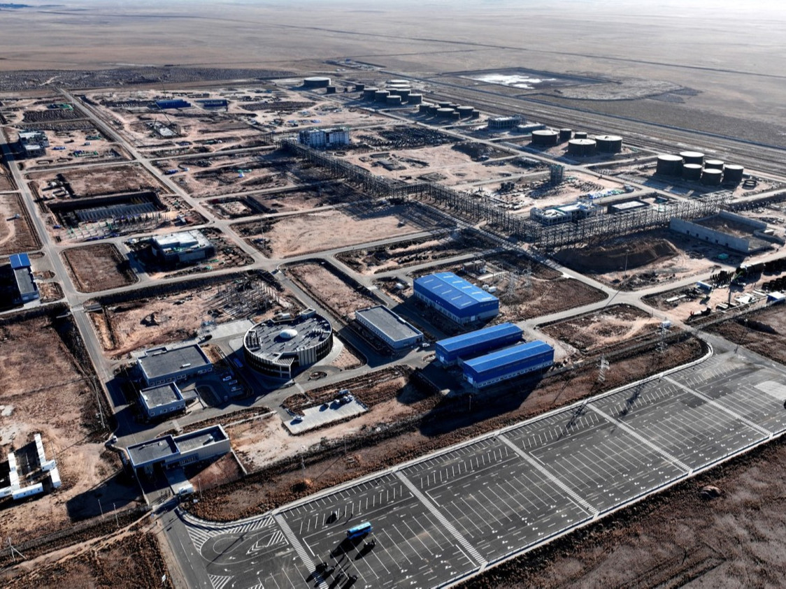 Дорноговьд баригдаж буй “Газрын тос боловсруулах үйлдвэр”-ийг дотоодын цэргийн хамгаалалтад авах үүрэг өглөө