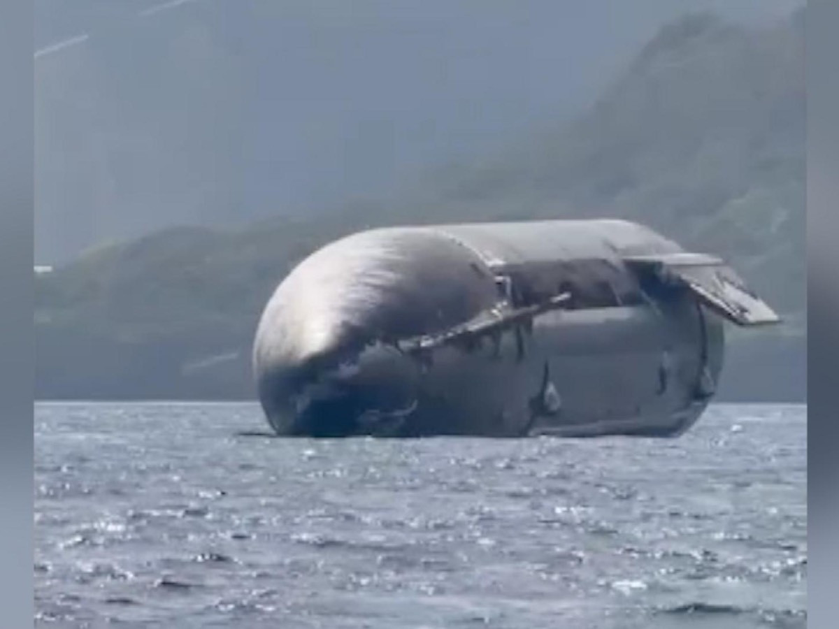 ВИДЕО: 24 хоног далайд хөвсөн SpaceX-ийн аварга пуужин Зул сарын аралд хүрч иржээ