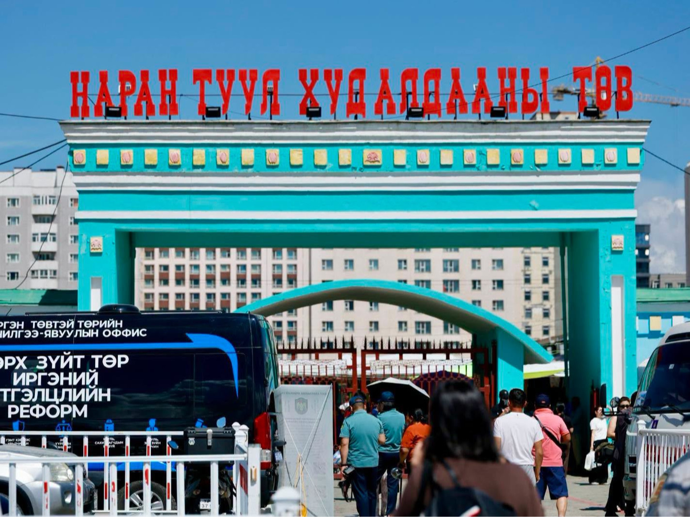 Өнөөдөр Нарантуул захын, маргааш Дүнжингарав худалдааны төвийн зогсоолыг түр нээнэ