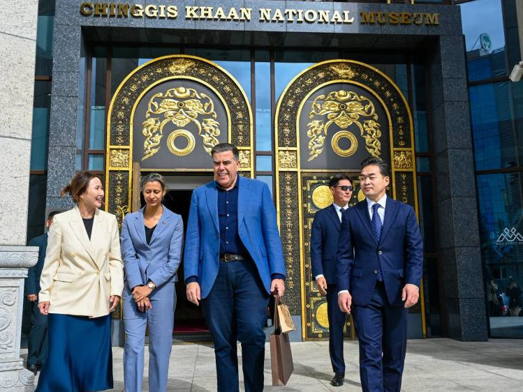 “Чингис хаан” үндэсний музейд Австралийн парламентын Төлөөлөгчдийн танхимын дарга зочлов