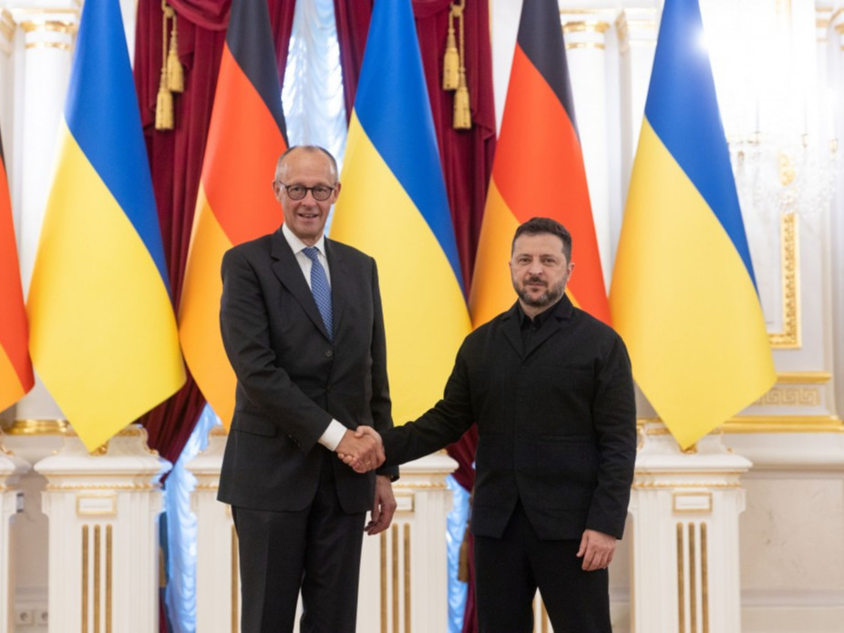 Германы Канцлер Фридрих Мерц Киевт айлчилж, Украинд 1.35 тэрбум еврогийн дэмжлэг үзүүлэхээ мэдэгдэв
