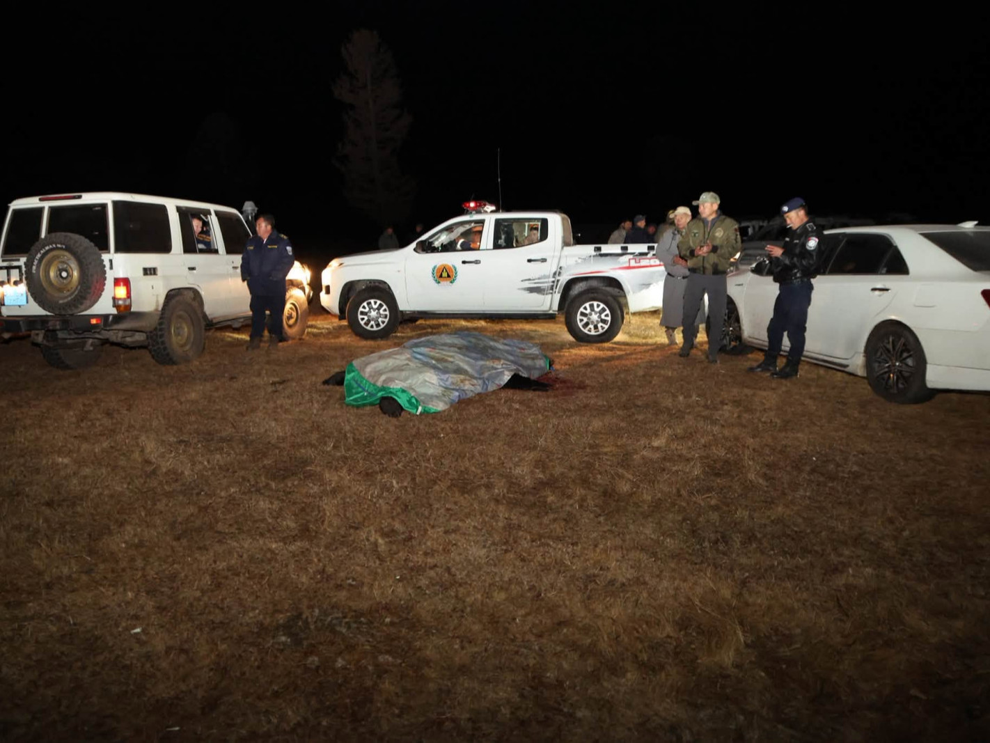 Хэргийн газрын ойролцоо байсан баавгайг үхэр рүү гэтэж байхад нь харж, утсгасан гэдгийг анчин тодотгожээ