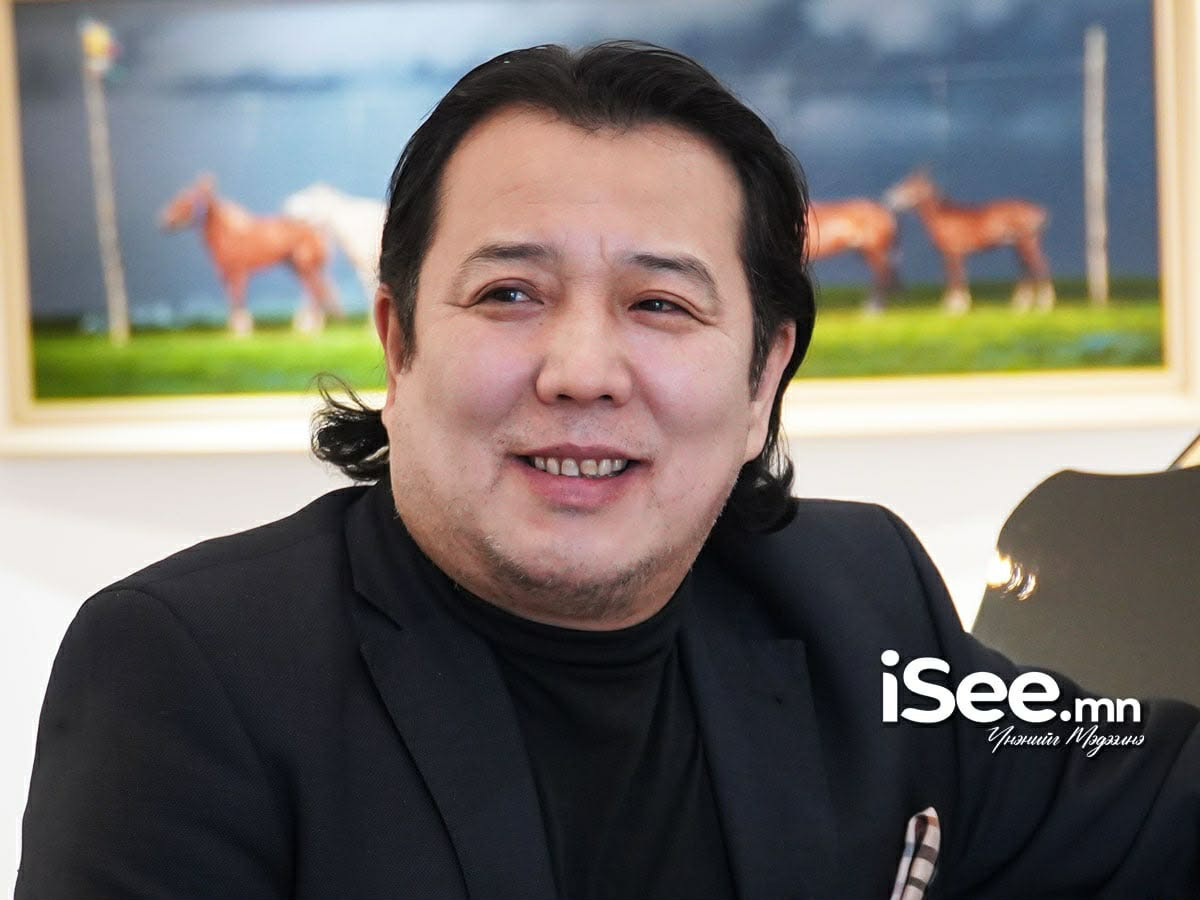 Төгөлдөр хуурч М.Мөнх-Эрдэнэ