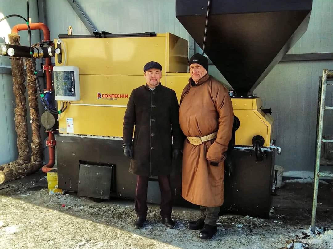 Чех улсын иргэн Төв аймгийн Эрдэнэ сумын сургуульд шинэ уурын зуух бэлэглэжээ