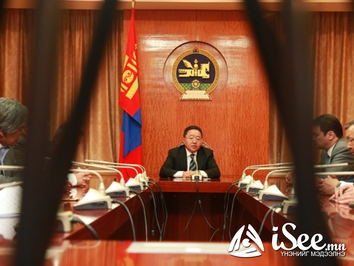 В.Путины ярилцлагын дараа Ц.Элбэгдорж, "Санаа зоволтгүй, бид энх тайван, эрх чөлөөтэй ард түмэн" гэж жиргэсэн нь твиттерт олон сая хүнд хүрчээ