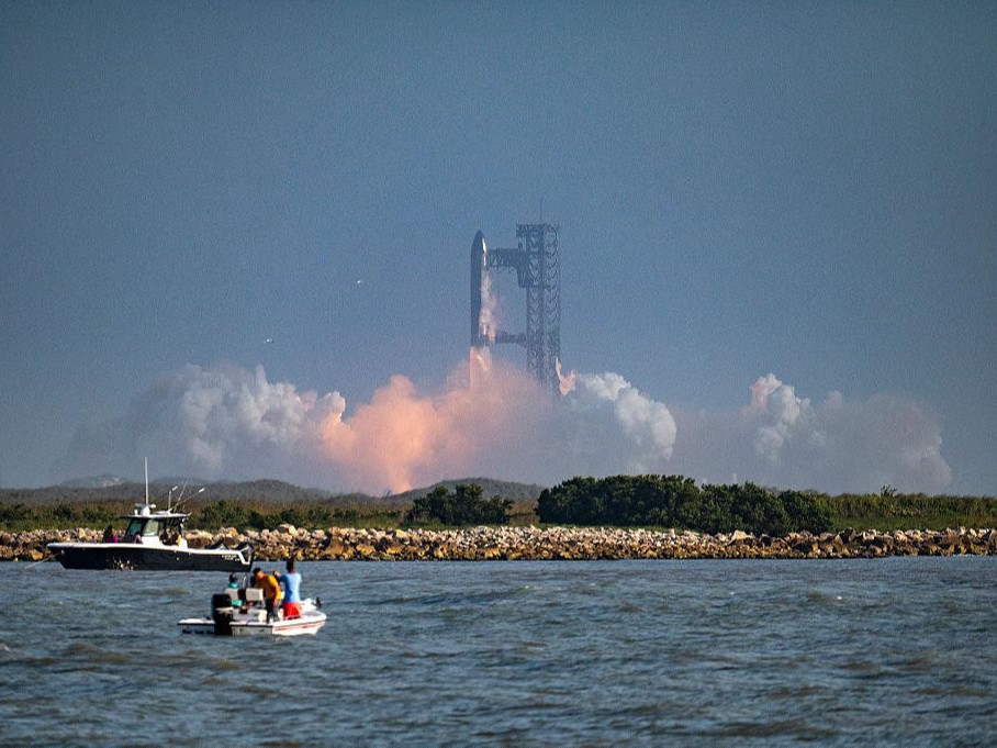 SpaceX компанийн ес дэх туршилт амжилтгүй болж, сансрын хөлөгтэй холбоо тасарчээ