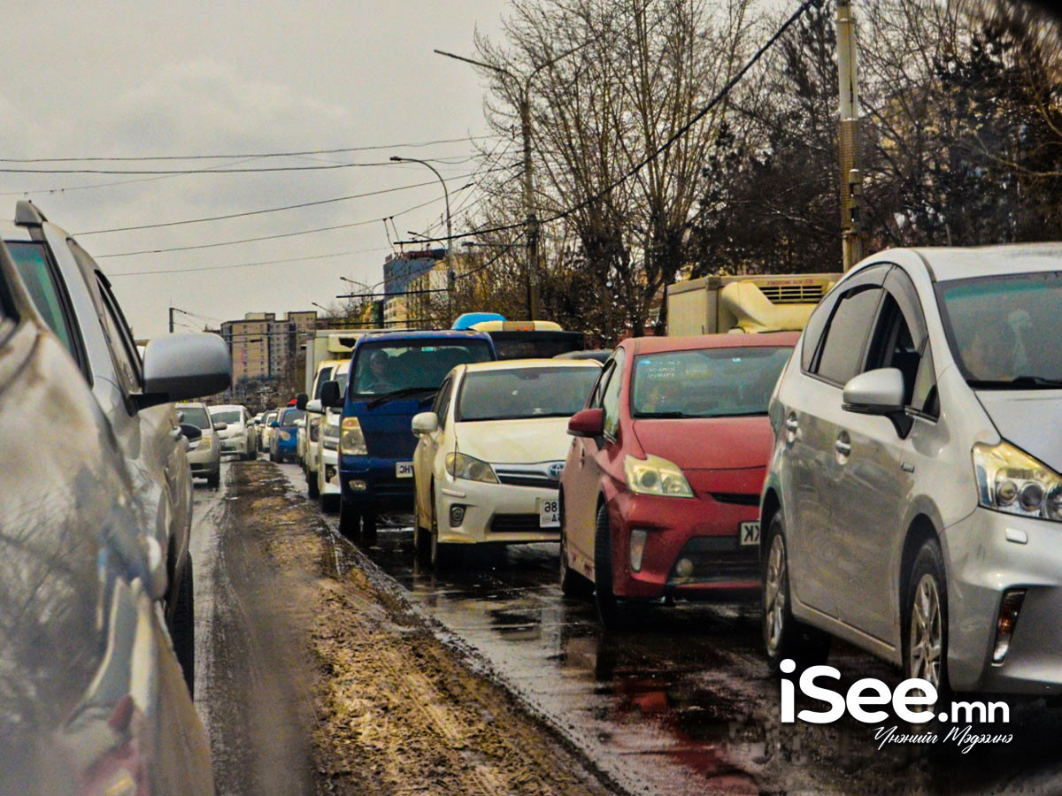 Офицеруудын ордноос Ботаник хүртэл нэгдүгээр эгнээг чөлөөлж байна