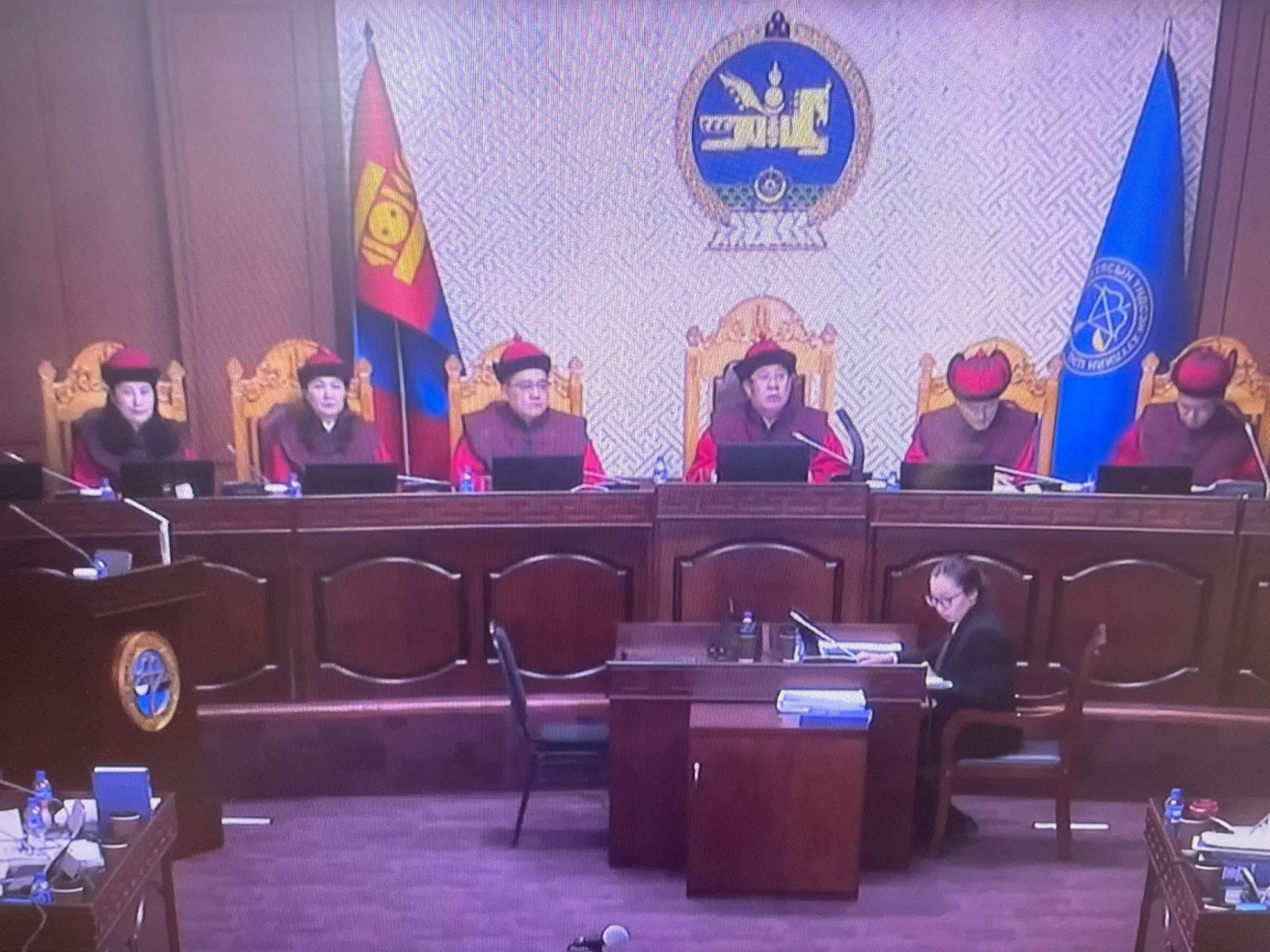 Засгийн газрыг огцруулсан УИХ-ын тогтоол Үндсэн хууль зөрчсөн гэж Цэц дүгнэлээ
