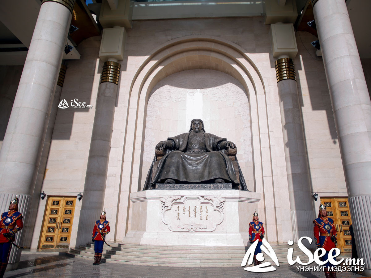 Их эзэн Чингис хааны мэндэлсэн өдөр, Тусгаар тогтнолын баяр ажлын өдөр таарч, хоёр өдөр бүх нийтээр амрахаар байна 
