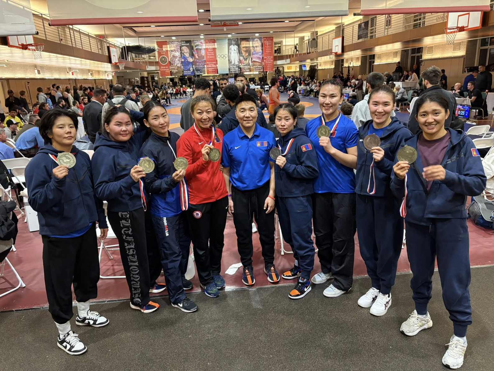 Монголын чөлөөт бөхийн үндэсний эмэгтэй шигшээ багийн тамирчид зургаан алт, нэг мөнгө, нэг хүрэл медаль хүртжээ