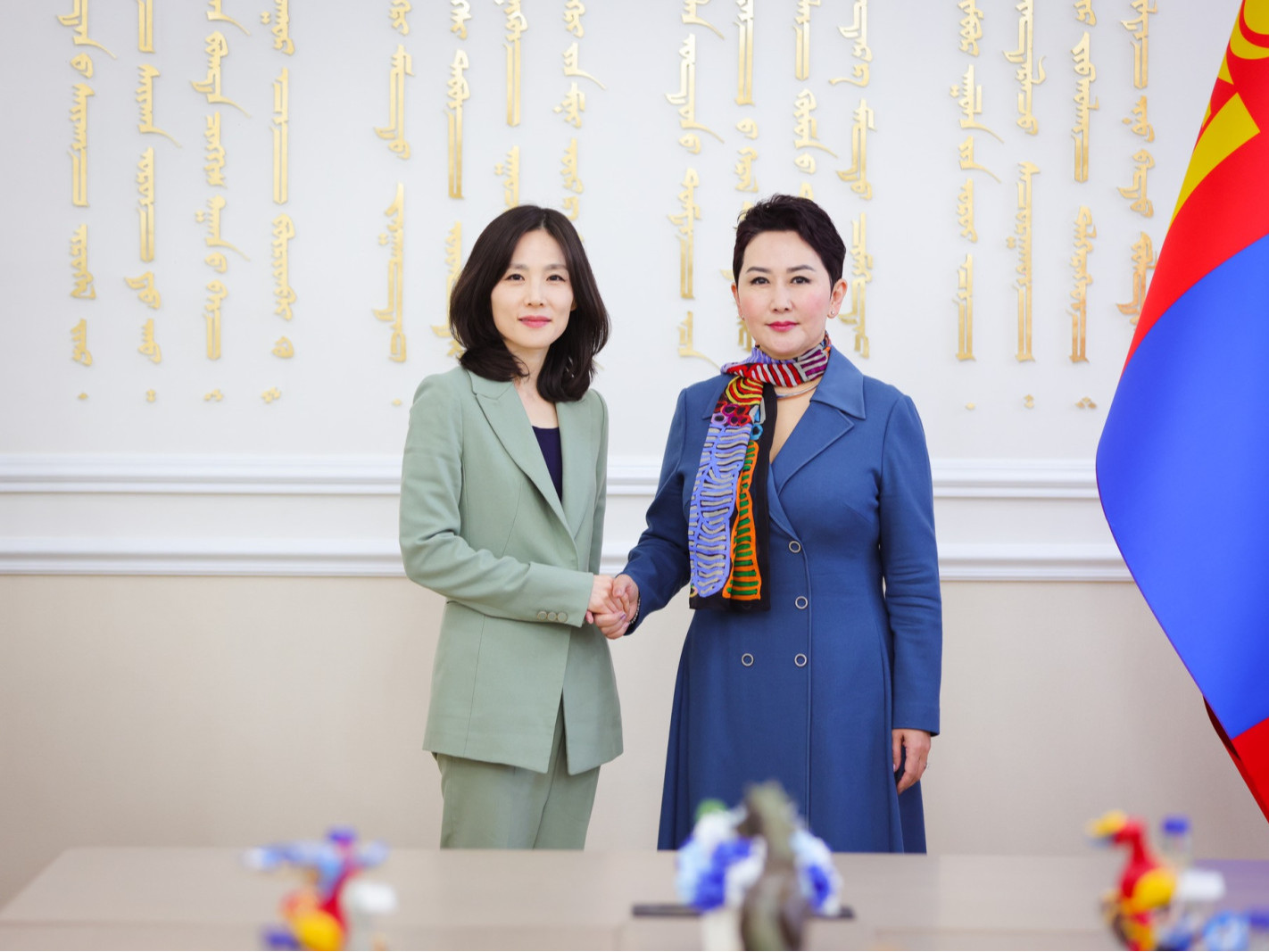 ГХ-ны сайд Б.Батцэцэг, БНСУ-ын Гадаад хэргийн дэд сайдтай уулзаж, хоёр улсын иргэд харилцан визгүй зорчдог болох асуудлыг онцолжээ