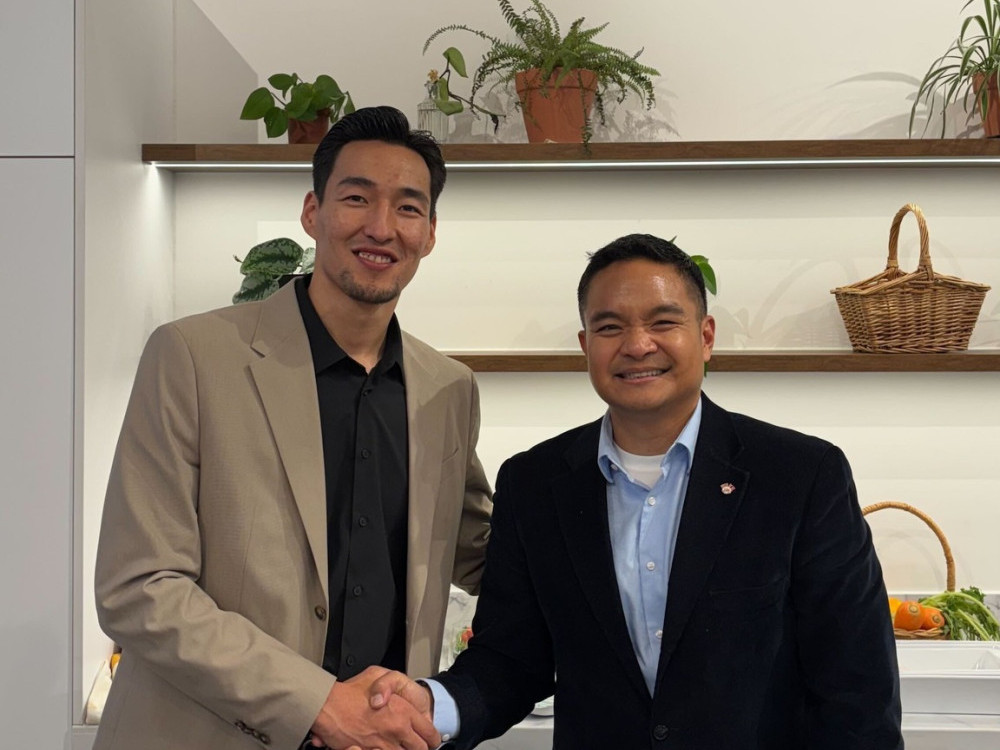 АНУ-ын Элчин сайд Р.Буанган, “Physical Asia” шоуны оролцогч Э.Дөлгөөн, А.Лхагва-Очир нарын хамт оролцсон Талархлын баярын нэвтрүүлэг өнөөдөр цацагдана