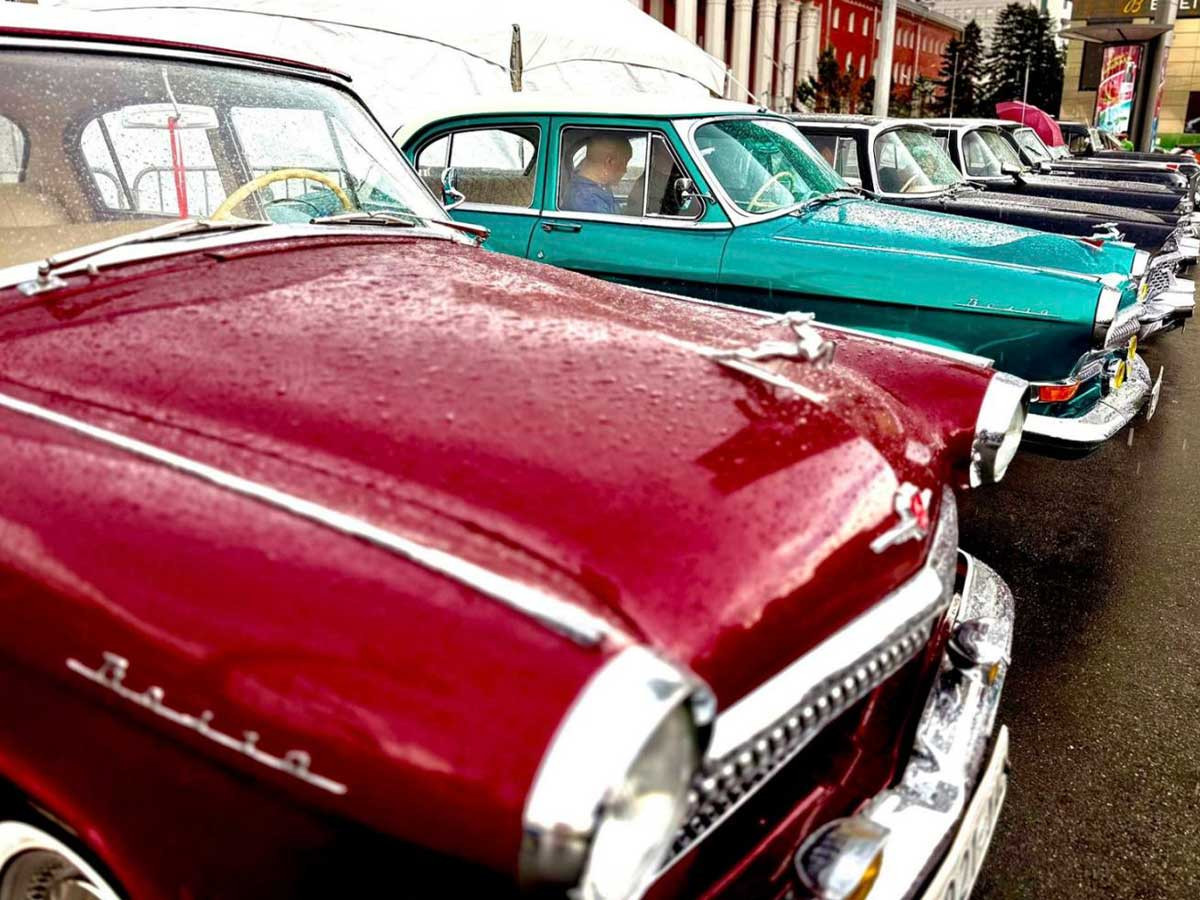 Автотээврийн салбарын түүхийг өгүүлэх ховор автомашины үзэсгэлэн