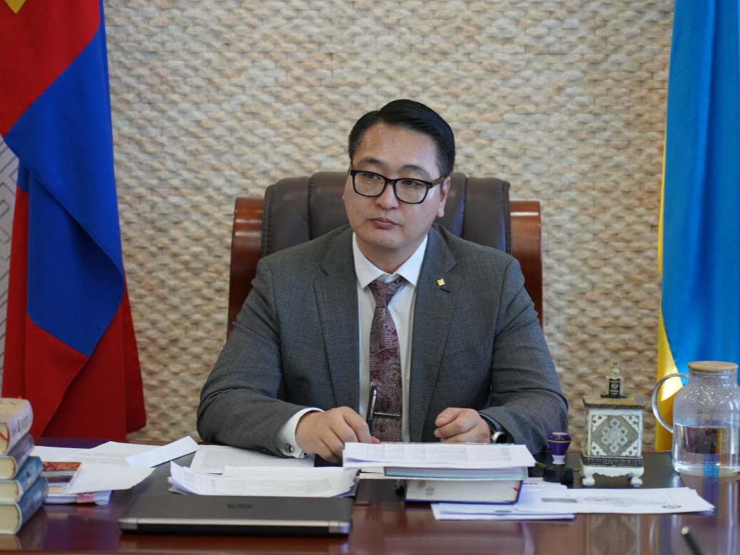 Дундговь аймгийн Засаг дарга отор нүүдлээр яваа малчдыг хөөхгүй байх уриалга гаргажээ