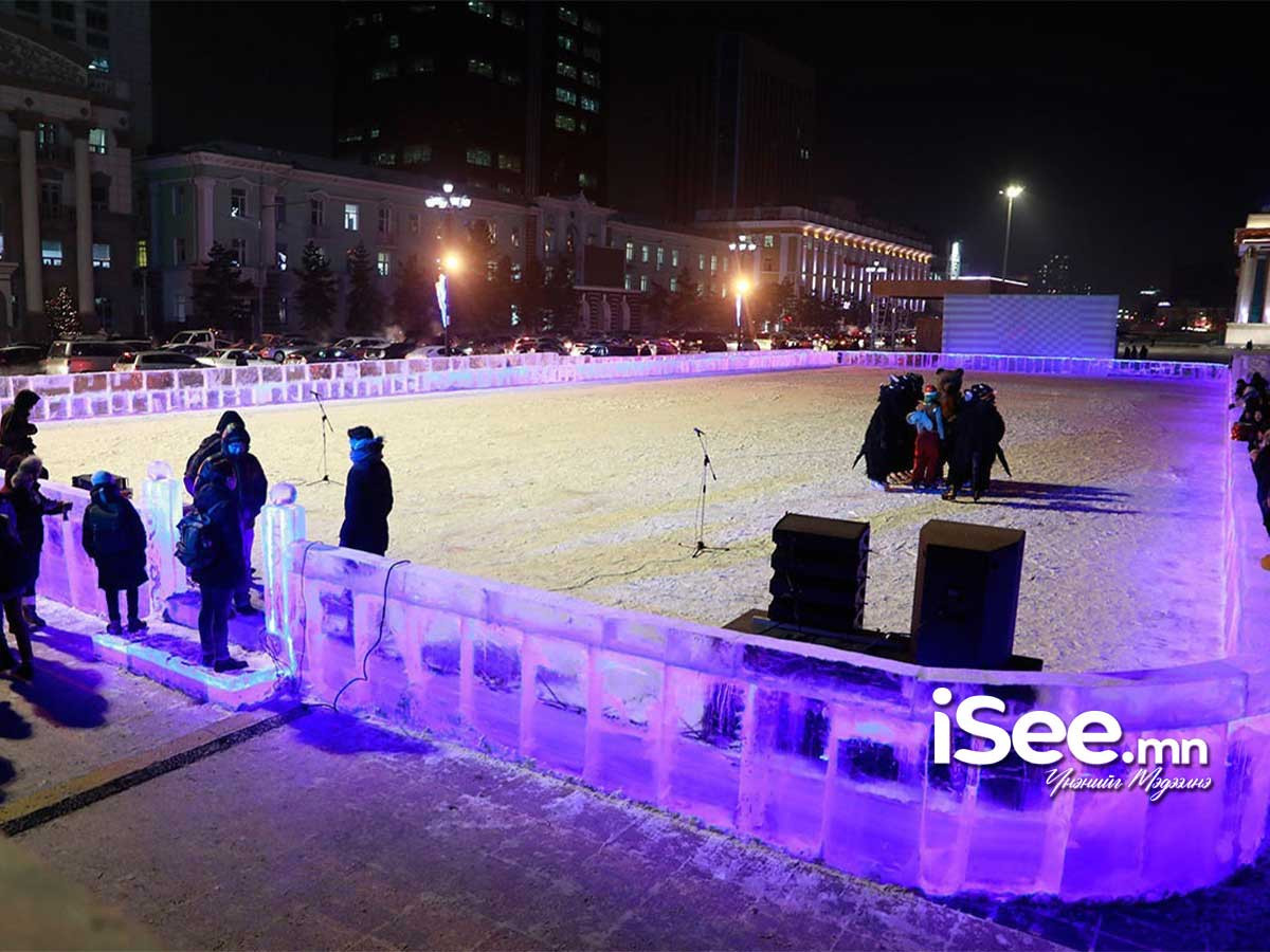 Нийслэлийн 6 дүүрэгт мөсөн гулгуурын талбай, мөсөн хотхон байгуулжээ