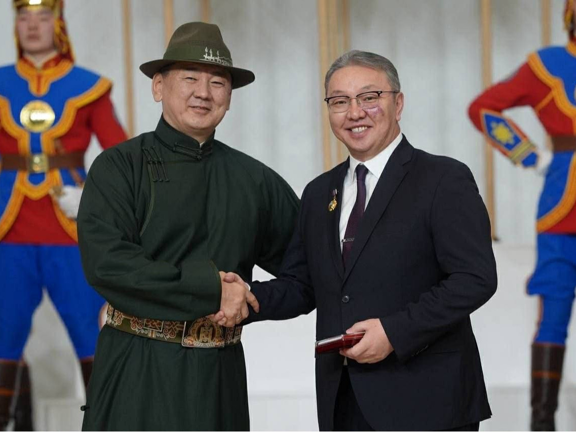 Монгол Улсын зөвлөх инженер Г.Балжиннямыг “Аж үйлдвэрийн гавьяат ажилтан” цолоор шагналаа