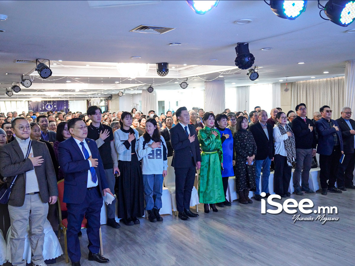 ВИДЕО: Баянзүрх дүүргийн Ардчилсан намынхан гишүүд, дэмжигчдийн зөвлөгөөнөө хийж, шинэ Үндсэн дүрмээ танилцууллаа