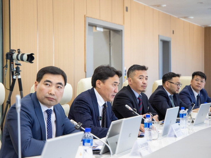 Аж үйлдвэр, эрдэс баялгийн салбарын бодлого, 2026 оны үйл ажиллагааны хэрэгжилтийн талаар хэлэлцэв