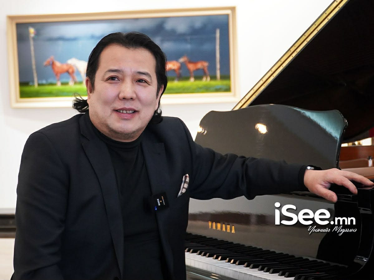 М.Мөнх-Эрдэнэ: “Blue Mon” төвд 4 жил төгөлдөр хуур тоглохдоо хүмүүс сэтгэлээ онгойтол уйлж, баярлаж байгаагаас урам зориг авдаг болсон