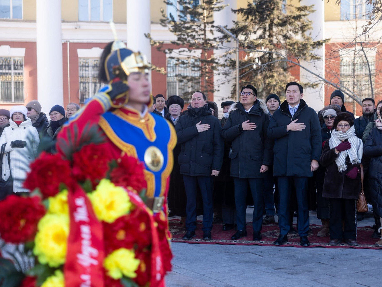 УИХ-ын дарга Н.Учрал маршал Х.Чойбалсан агсны хөшөөнд цэцэг өргөж, хүндэтгэл үзүүллээ
