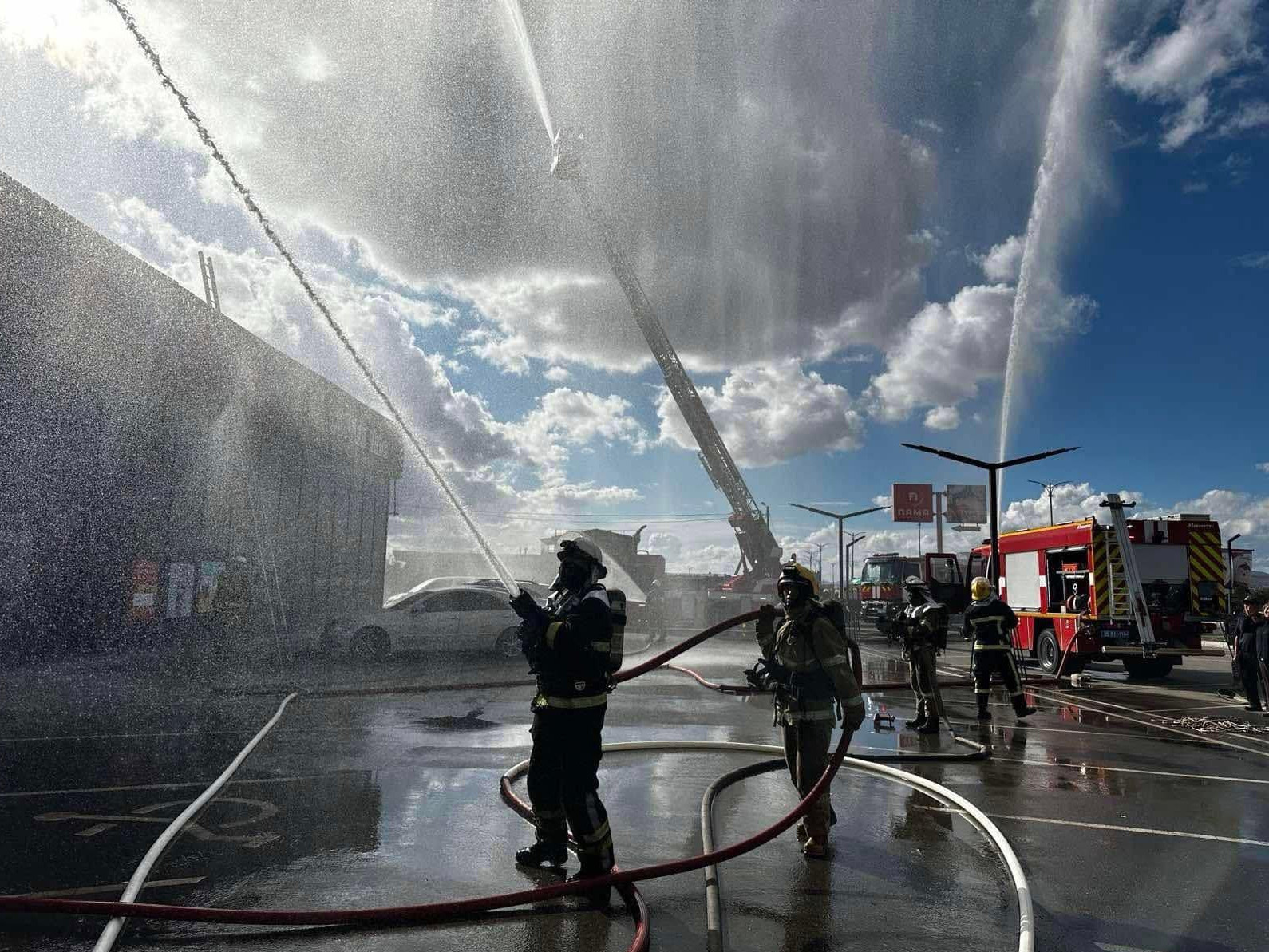 Алба хаагчид есөн иргэний амь насыг авран хамгаалж, 12 иргэнийг утаажилтын бүсээс гаргажээ