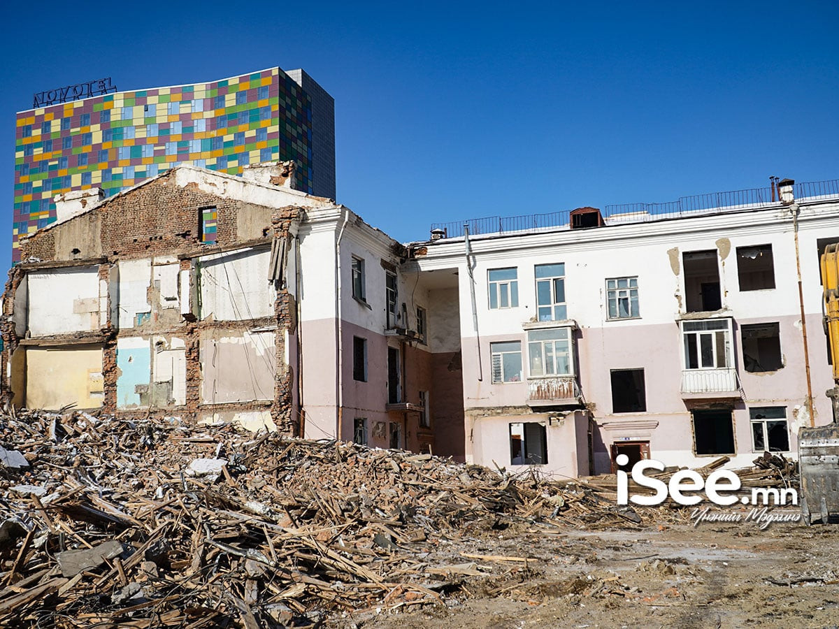 Дахин төлөвлөлтөд орсон 26-р байрны тохиролцоонд хүрээгүй айлыг үлдээж бусад барилгыг бүрэн нураажээ