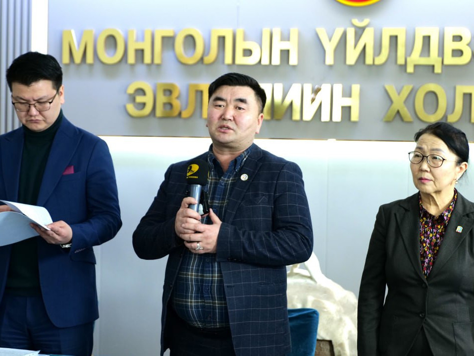 Засгийн газарт гомдол гаргаж, Боловсрол, Эрүүл мэндийн сайд нарын гаргасан зарим тушаалыг хүчингүй болгуулах шаардлага хүргүүлжээ