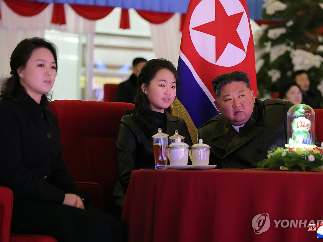 "Хойд Солонгосын удирдагч Ким Жон Уны охин Ким Жу Аэг залгамжлагчаар томилох шатандаа орсон" гэж БНСУ-ын тагнуулын алба мэдээлжээ