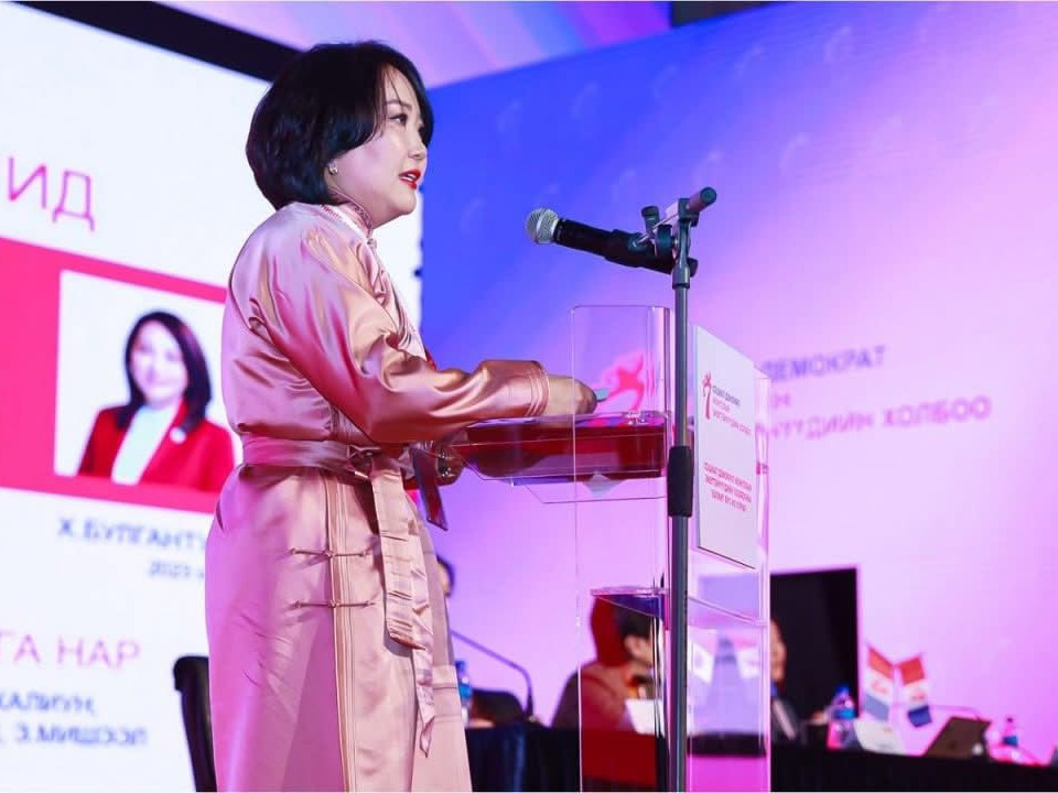 Социал демократ Монголын эмэгтэйчүүдийн холбооны ерөнхийлөгчид Д.Үүрийнтуяаг нэр дэвшүүллээ