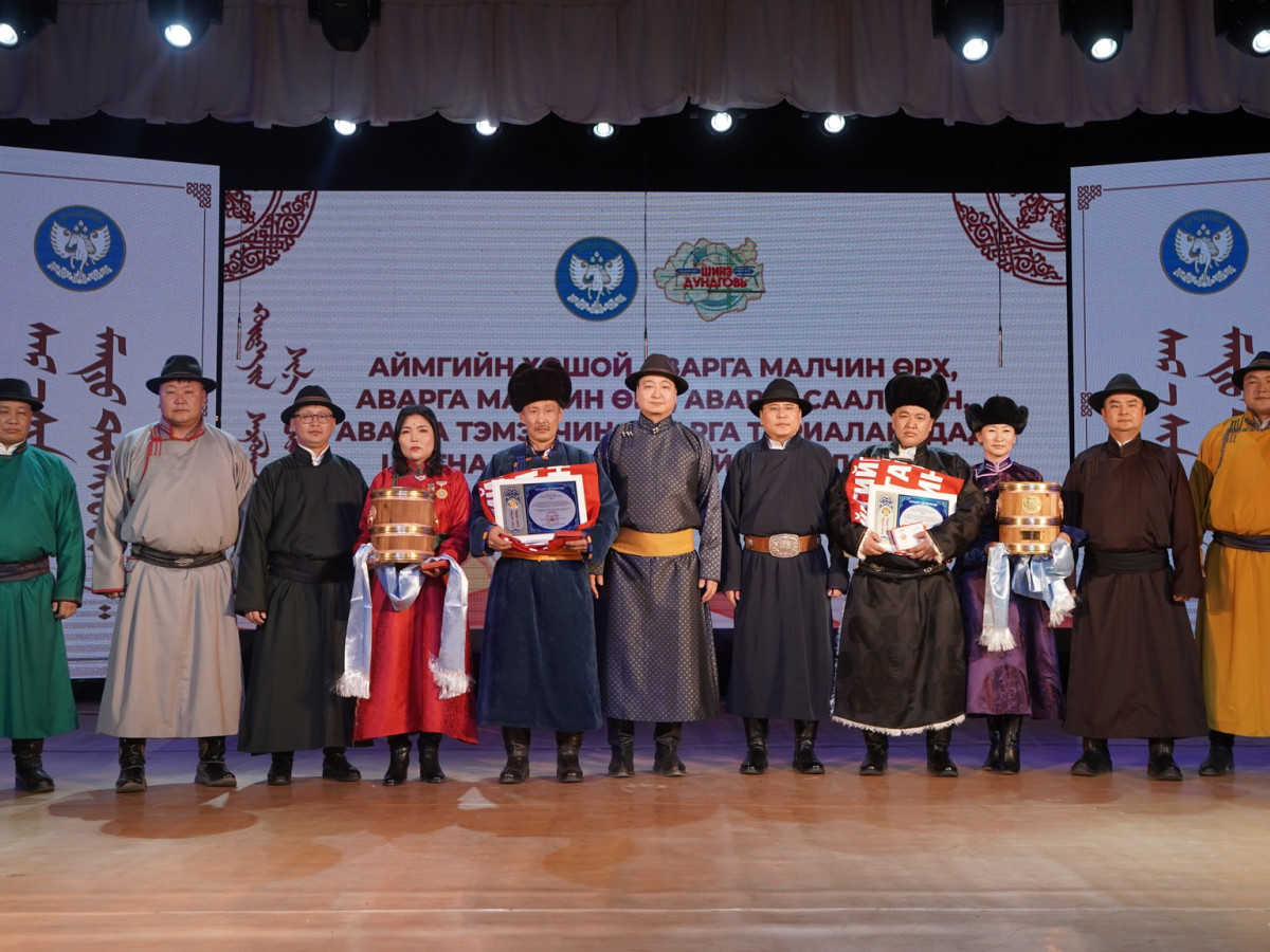Дундговь аймгийн хошой аварга малчин өрх, аварга малчин өрх, аварга саальчин, аварга тэмээчин, аварга тариаланчид шалгарлаа