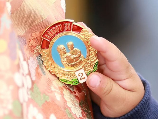 “Алдарт эх”-ийн I, II одон  шинээр авах ээжүүдийн материалыг ирэх сарын 2-ныг хүртэл авна