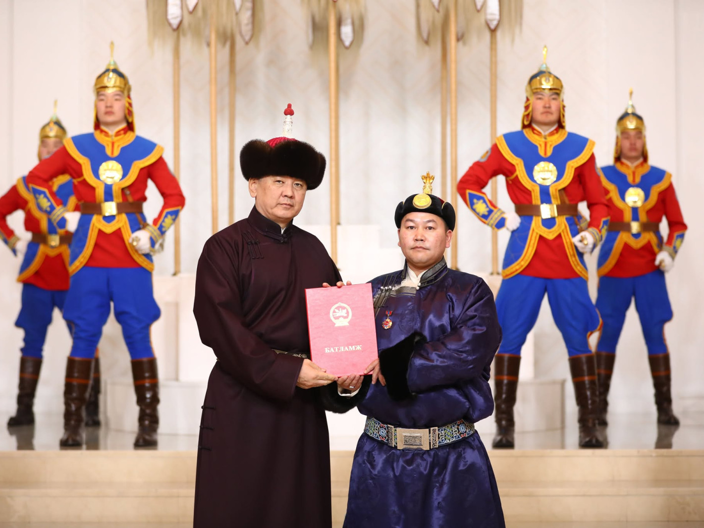 ФОТО: Ерөнхийлөгч У.Хүрэлсүх уяачдад улсын цол хүртээлээ