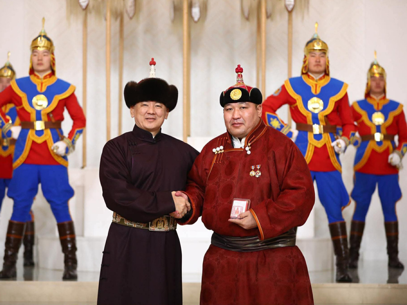 Улсын аварга Ч.Санжаадамбад Гавьяат тамирчин цол хүртээлээ