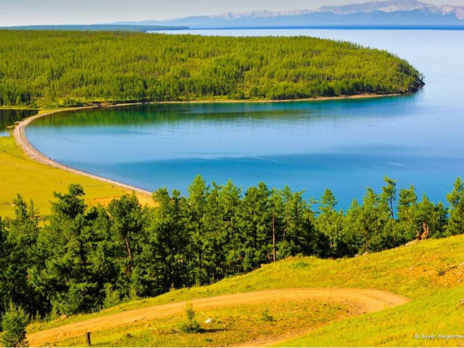 Ерөнхийлөгч У.Хүрэлсүх Хөвсгөл нуурыг төрийн тахилгатай болгох зарлиг гаргалаа