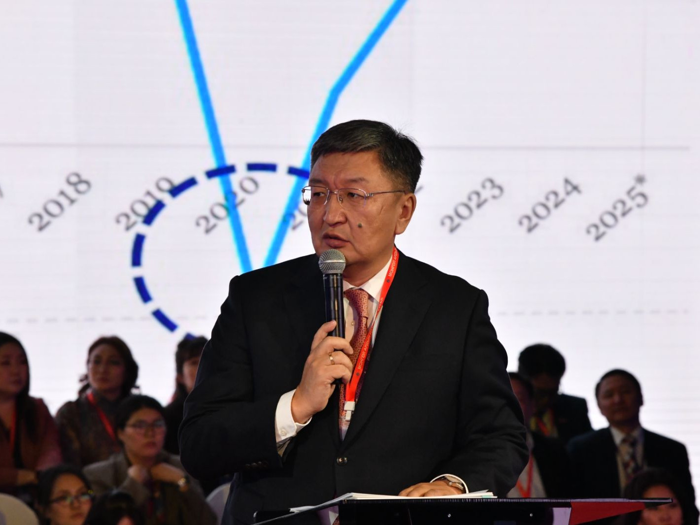 МАН-ын ЕНБД Я.Содбаатар мөрийн хөтөлбөрийн биелэлтийн талаар илтгэл тавьжээ