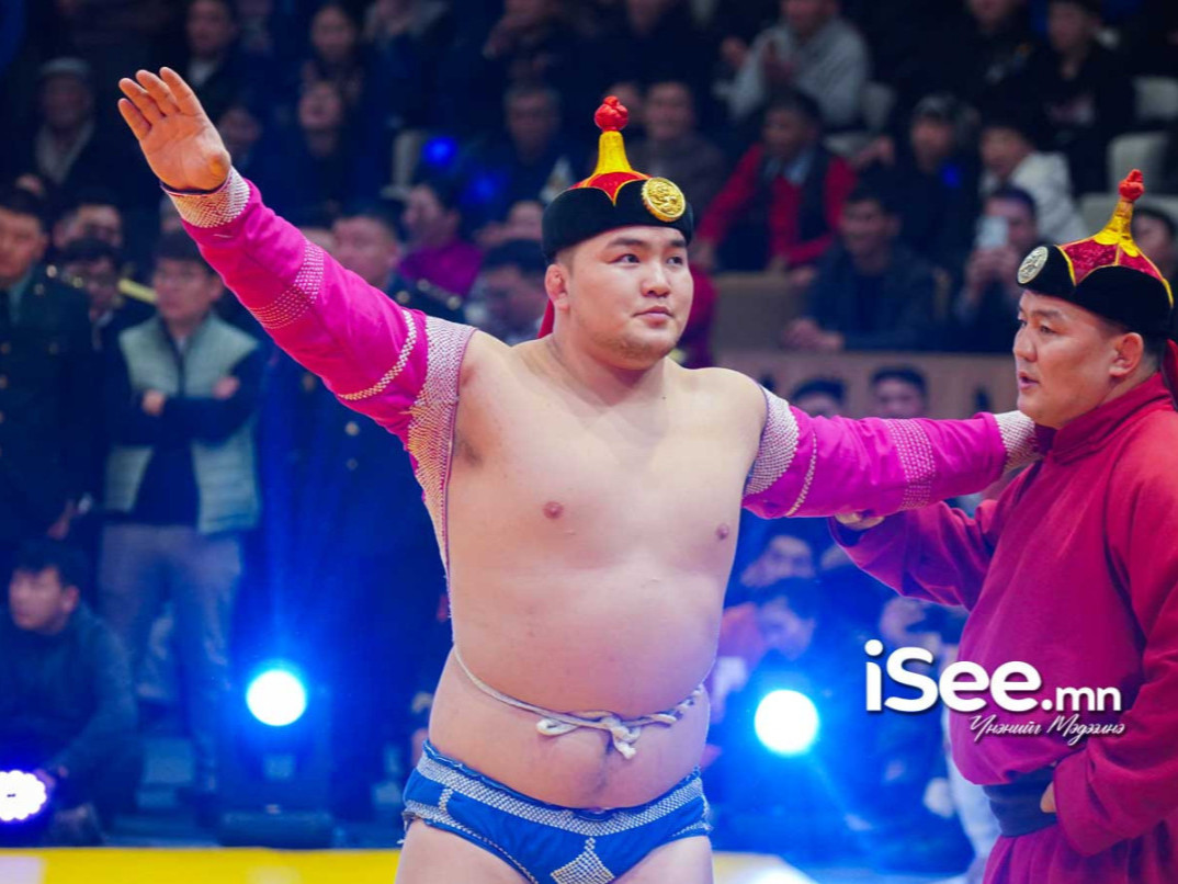 Баянхонгор аймгийн сар шинийн золголтын барилдаанд Улсын арслан Э.Батмагнай түрүүлж, Улсын харцага Н.Золбоо үзүүрлэв