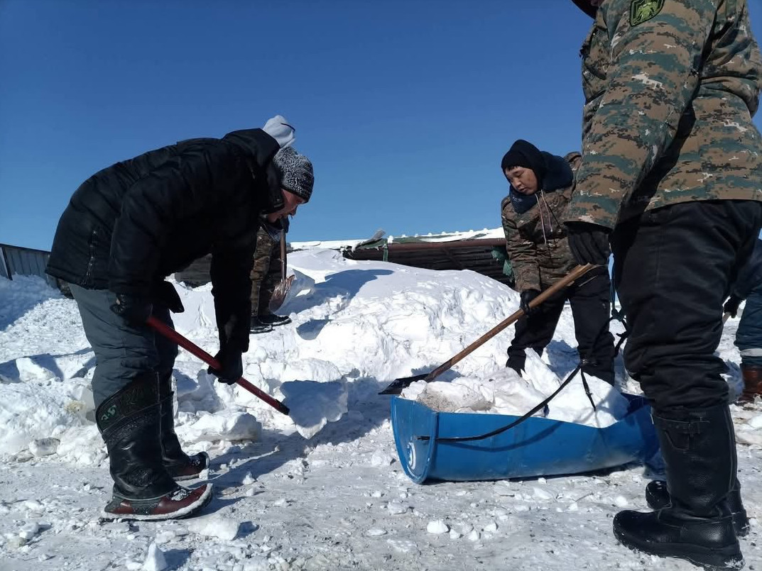 Дорнод аймгийн Халхгол суманд Зэвсэгт хүчний алба хаагчид найм дахь өдрөө ажиллаж байна