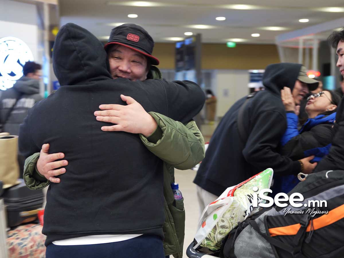 СУРВАЛЖИЛГА: Түгшүүрийн дохио, бөмбөгдөлтийн чимээтэй айдастай газраас эх орондоо ирээд тусгаар Монгол Улсын иргэн гэдгээрээ улам ихээр бахархлаа