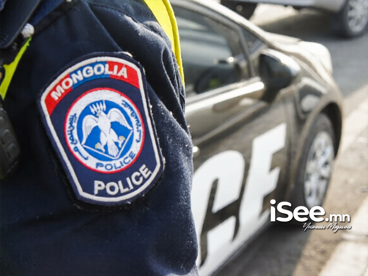 СЭРЭМЖЛҮҮЛЭГ: Зам тээврийн ослын улмаас автомашины төмөр хийцэд хавчуулагдсан иргэнийг авран хамгаалжээ 
