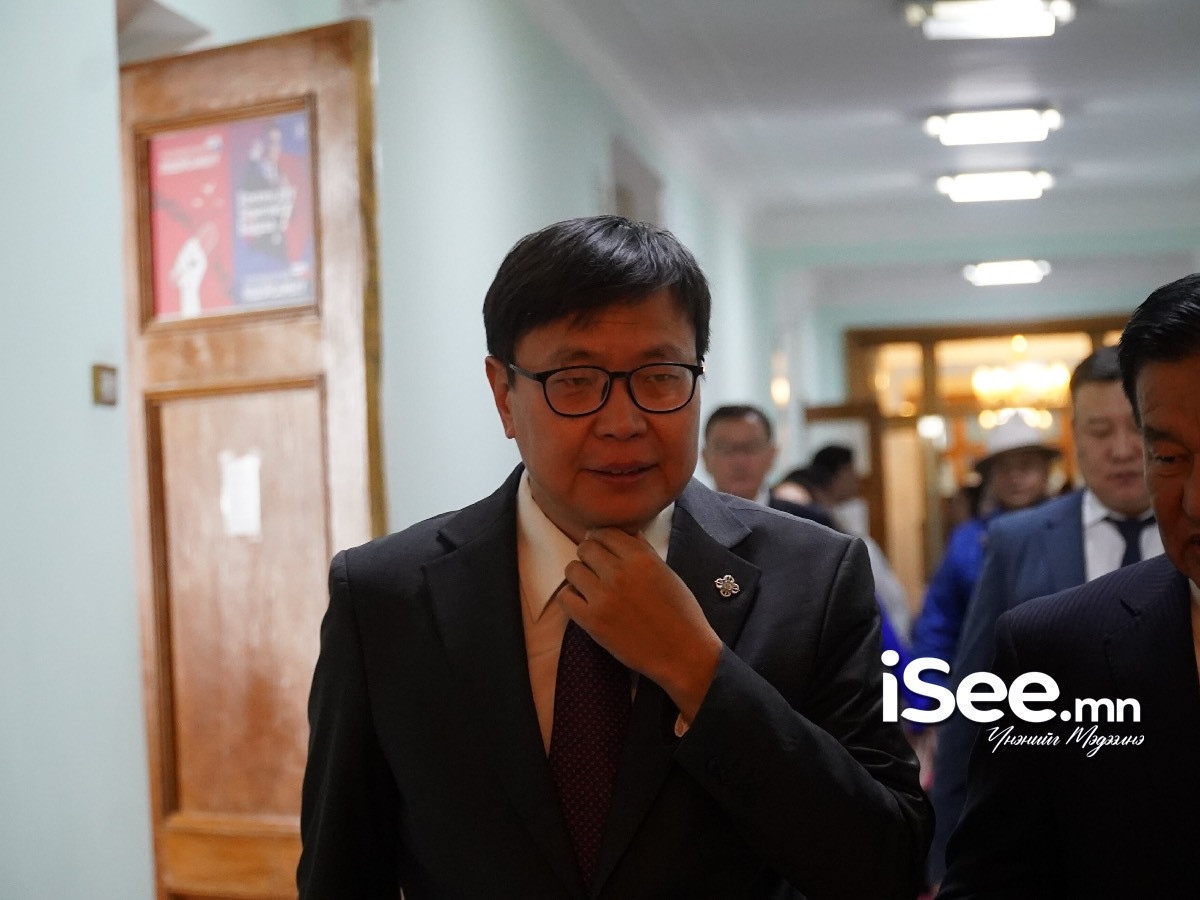 Боловсролын сайд П.Наранбаяр их, дээд сургуулийн хичээлийг есдүгээр сарын 15-наас эхлүүлэх чиглэл өгчээ